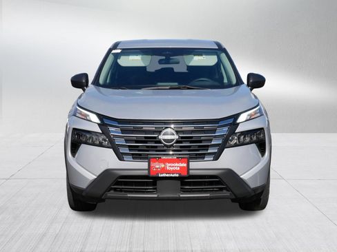 Used 2024 Nissan Rogue S AWD/4WD image 2