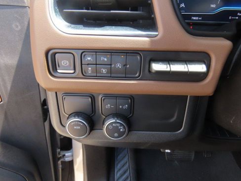 Used 2023 Chevrolet Tahoe High Country RWD image 26