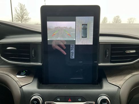 Used 2020 Ford Explorer Platinum w/ Premium Technology Package image 21