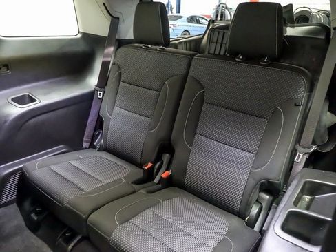 Used 2023 GMC Acadia SLE w/ Driver Convenience Package image 12