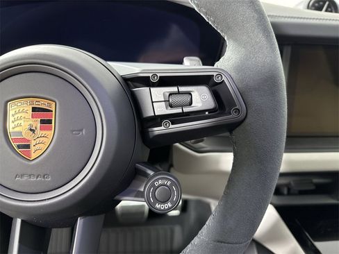 New 2026 Porsche Cayenne GTS image 39