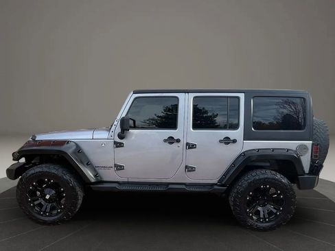 Used 2013 Jeep Wrangler Unlimited Sahara w/ Connectivity Group image 3