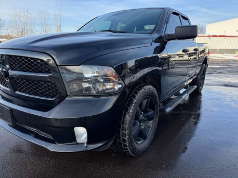 Used 2017 RAM 1500 Express w/ Black Ram 1500 Express Group image 9