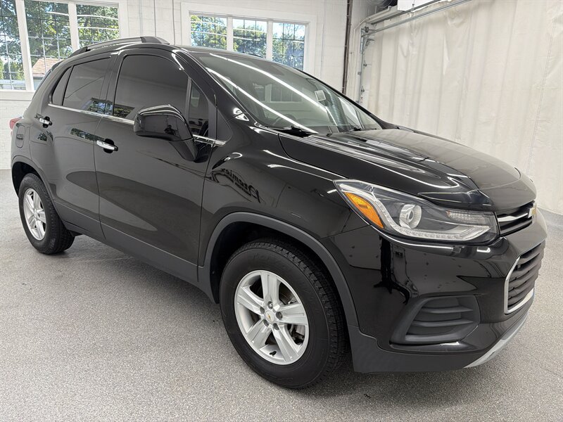 Used 2019 Chevrolet Trax LT w/ LT Convenience Package AWD/4WD image 3