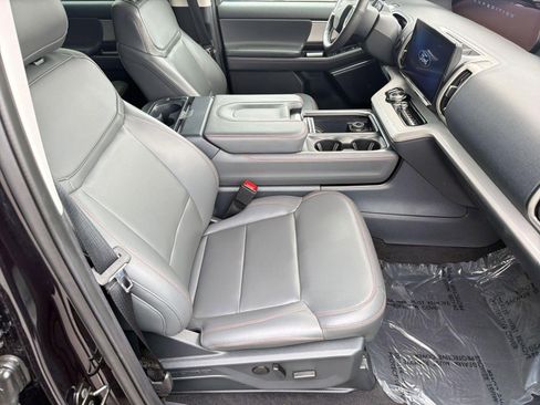 Used 2025 Ford Expedition Active AWD/4WD image 30