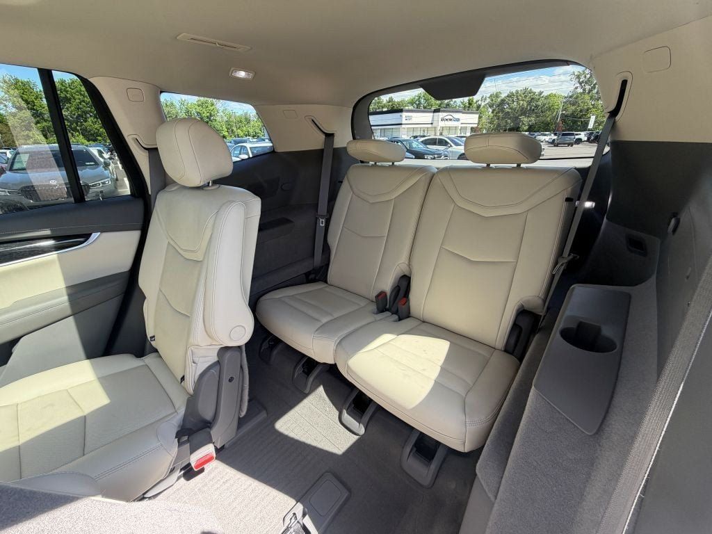 Used 2023 Cadillac XT6 Premium Luxury w/ Technology Package AWD/4WD image 31