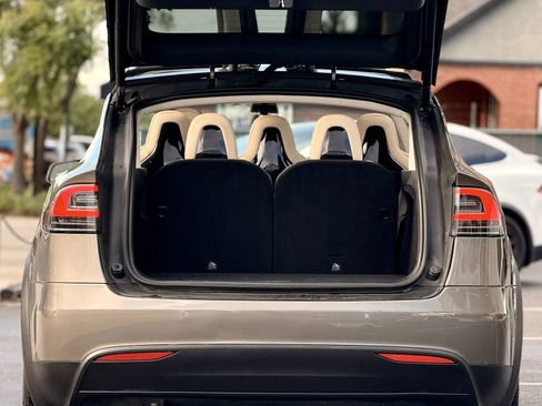 Used 2016 Tesla Model X 90D image 8