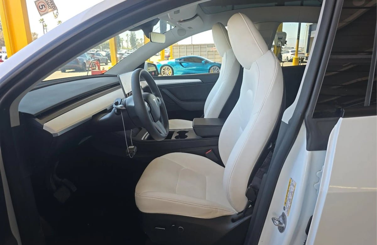 Used 2023 Tesla Model Y Long Range AWD/4WD image 2