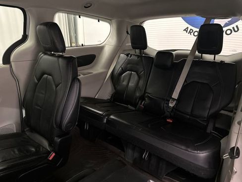 Used 2022 Chrysler Pacifica Touring-L image 28