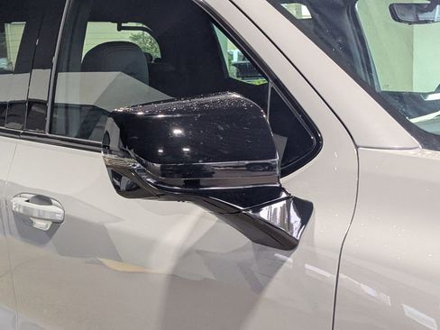 Used 2024 GMC Sierra EV Denali image 11