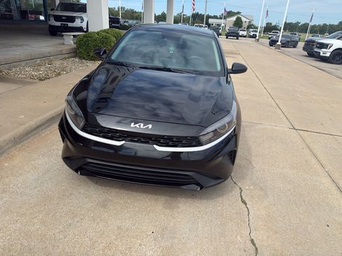 Used 2024 Kia Forte LX FWD image 2