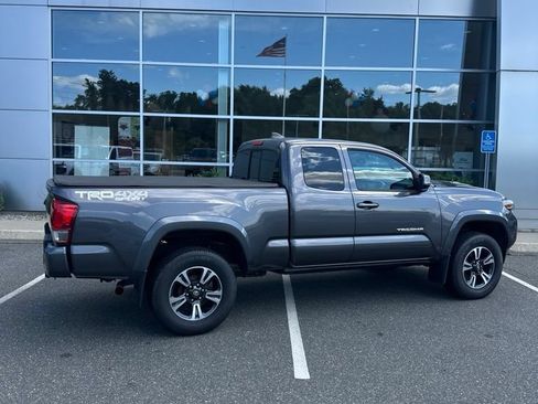Used 2016 Toyota Tacoma TRD Sport w/ Towing Package AWD/4WD image 3