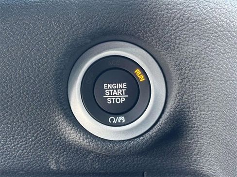 New 2026 Chrysler Pacifica Select image 7