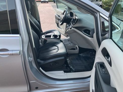 Used 2018 Chrysler Pacifica Limited w/ Advanced Safetytec Group image 31