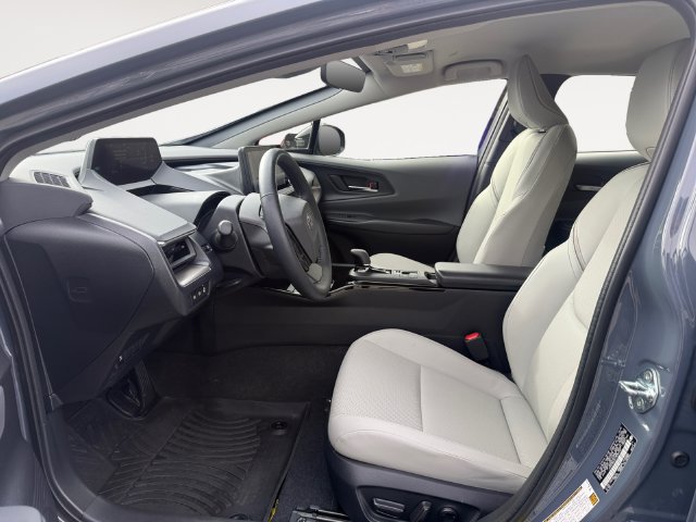 Used 2026 Toyota Prius XLE AWD/4WD image 11