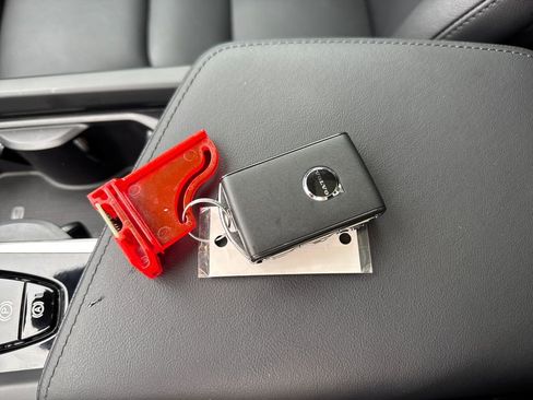 Certified 2025 Volvo XC60 B5 Core w/ Climate Package image 33