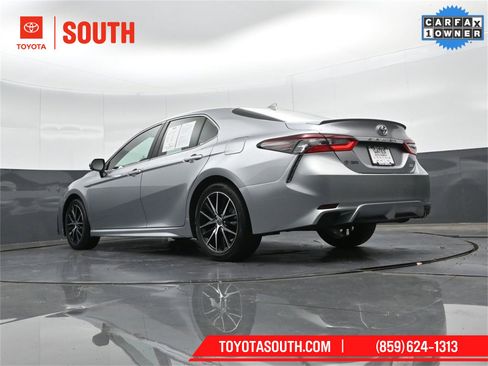 Used 2024 Toyota Camry SE image 39