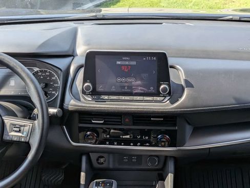 Used 2024 Nissan Rogue SV AWD/4WD image 18