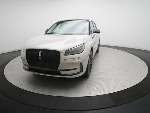 Used 2023 Lincoln Corsair Standard w/ Equipment Group 101A image 2