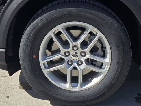 New 2026 Ford Explorer Active RWD image 11