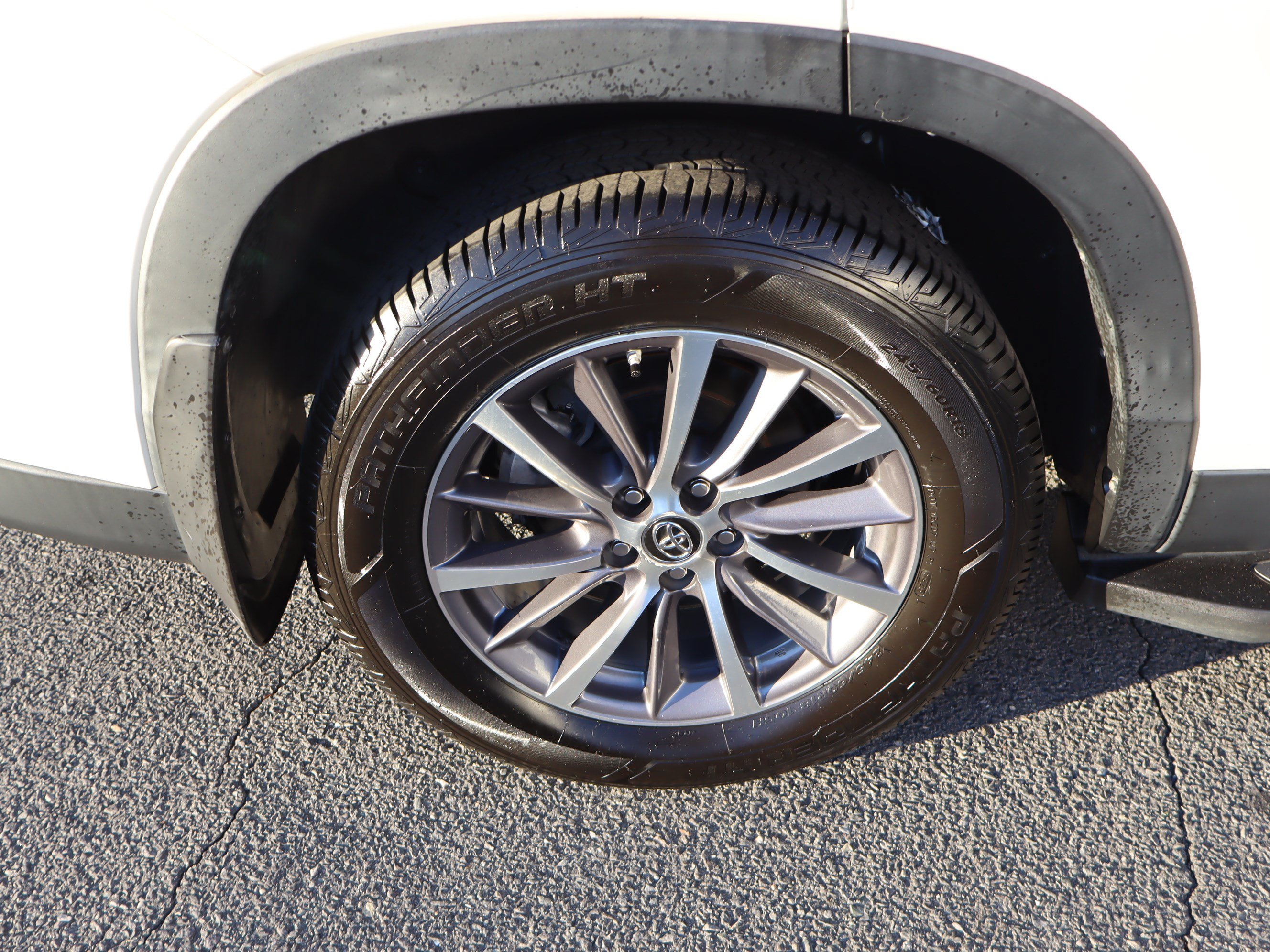 Used 2019 Toyota Highlander XLE AWD/4WD image 43