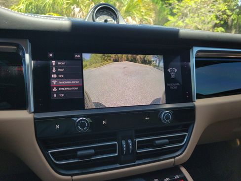Used 2023 Porsche Macan AWD/4WD image 21