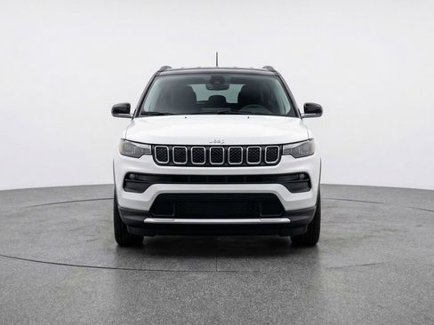 Used 2025 Jeep Compass Trailhawk image 2