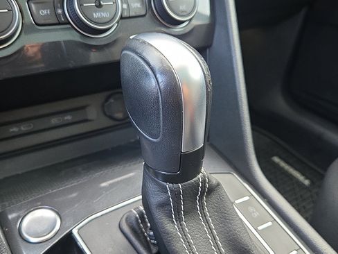 Used 2021 Volkswagen Tiguan SEL image 16