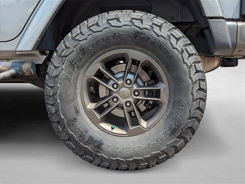 Used 2016 Jeep Wrangler Unlimited Sahara AWD/4WD image 9