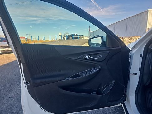 Used 2025 Chevrolet Malibu LT image 11