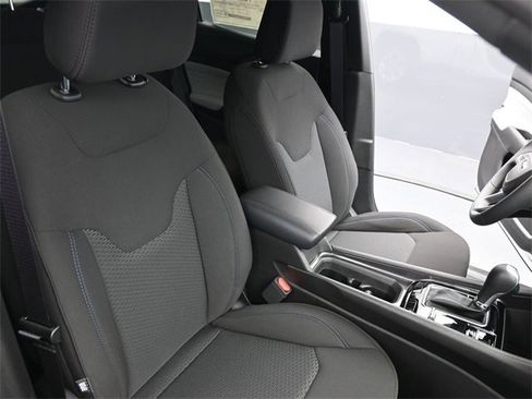 Used 2025 Jeep Compass Sport image 13