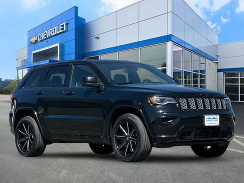 Used 2022 Jeep Grand Cherokee Laredo X AWD/4WD image 9