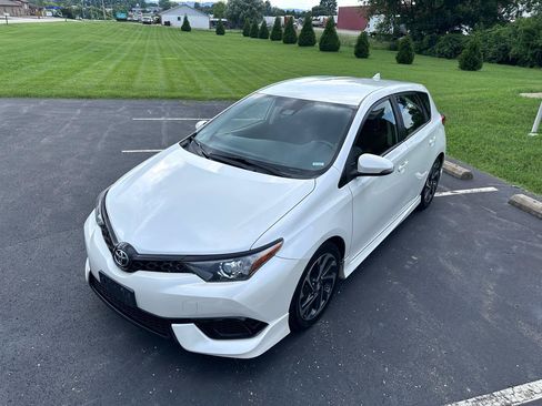 Used 2018 Toyota Corolla iM w/ All-Weather Mat Package FWD image 14