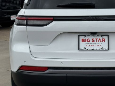 New 2026 Jeep Grand Cherokee Altitude RWD image 11