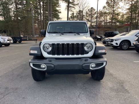 Used 2024 Jeep Gladiator Sport image 3