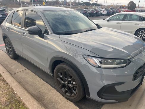 Used 2023 Honda HR-V Sport image 3