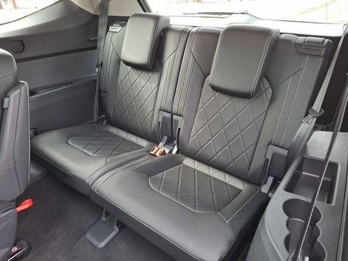 Used 2025 Volkswagen Atlas SEL Premium R-Line image 9