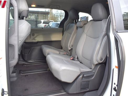 Used 2024 Toyota Sienna XLE image 23