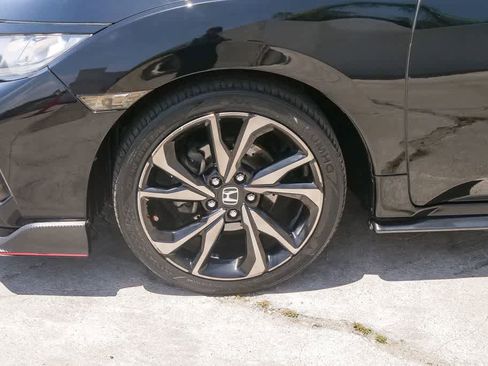 Used 2017 Honda Civic Sport image 5