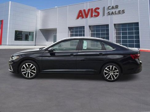 Used 2025 Volkswagen Jetta SE FWD image 9