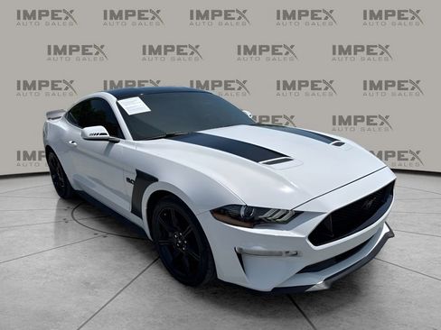 Used 2018 Ford Mustang GT w/ Black Accent Pkg RWD image 7