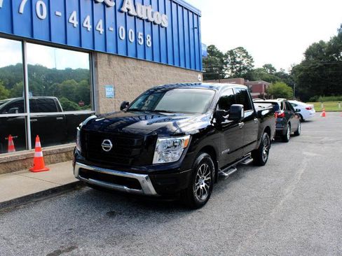 Used 2021 Nissan Titan SV w/ SV Convenience Package image 3