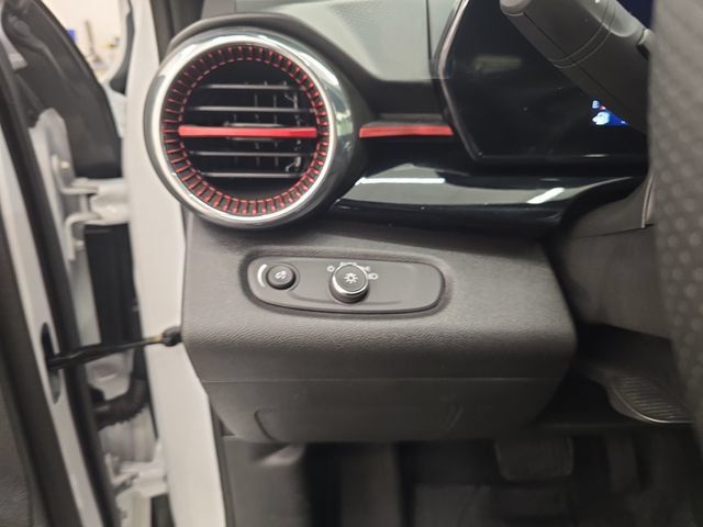 Used 2026 Chevrolet Trax RS w/ Driver Confidence Package FWD image 32