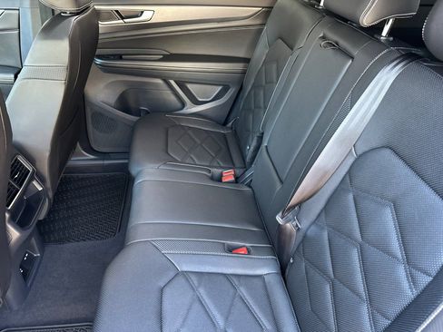 New 2026 Volkswagen Atlas Cross Sport SE FWD image 10