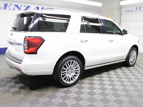 Used 2024 Ford Expedition Platinum image 4