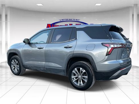 Used 2025 Chevrolet Equinox LT image 5