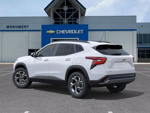 New 2026 Chevrolet Trax LT w/ LT Convenience Package FWD image 3