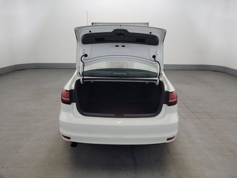 Used 2016 Volkswagen Jetta Sport FWD image 29