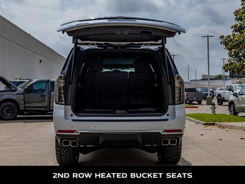 Used 2026 Chevrolet Suburban High Country AWD/4WD image 9