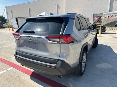 Used 2021 Toyota RAV4 XLE Premium FWD image 3